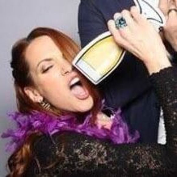 Meet your Posher, Holly - Picture 1 of 1